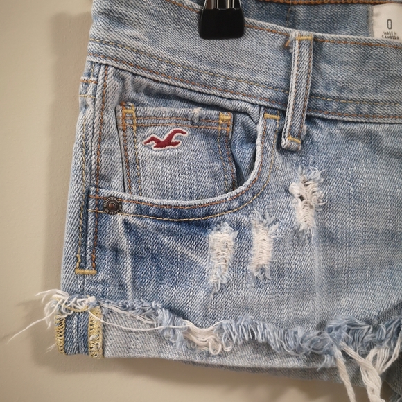 Hollister Distressed Denim Shorts - Picture 3 of 4